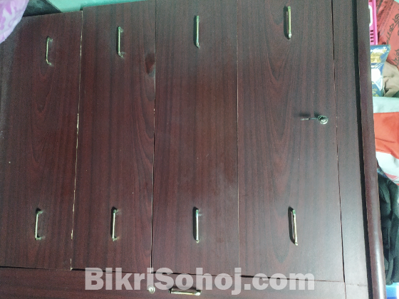 পুরাতন  অটোবি ওয়ারড্রব